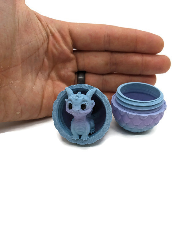 Drachenbaby „Mondflimmer“ im Ei – gefertigt im 3D-Druck