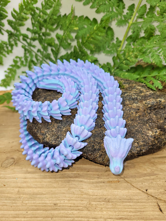 Flexi-Drache „Nebelwind – Schlange der Morgenpfade“ – gefertigt im 3D-Druck