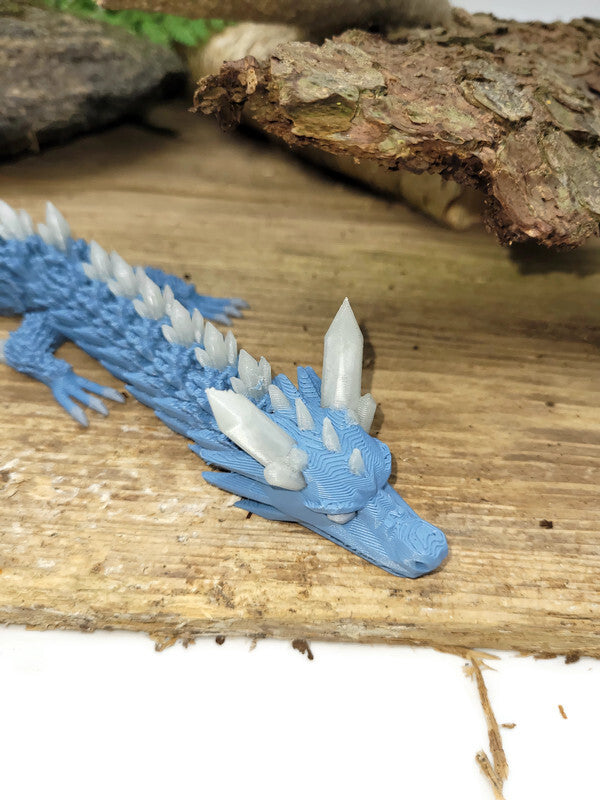 Flexi-Drache „Frostflimmer“ – leuchtet im Dunkeln